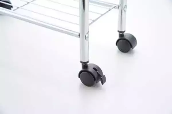 Amazonで購入「スチールラック」→本を詰め込んで5年後……　車輪部分が、とんでもない形に「貴重な事例」「どんだけ重いモノを」