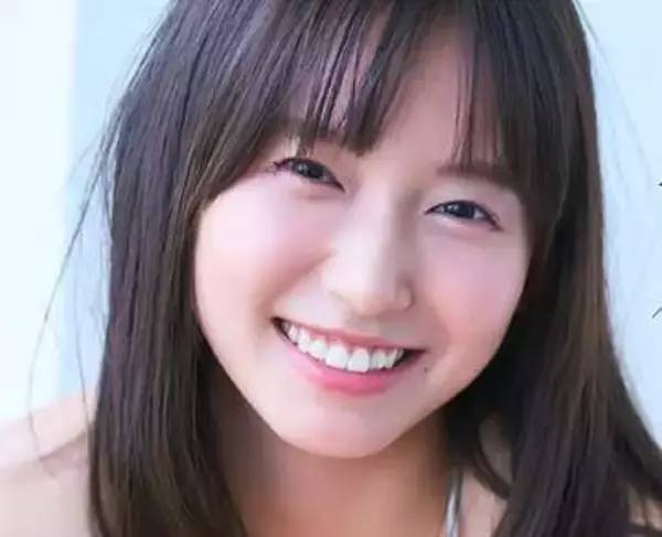 「えちえちボディ炸裂」 2年ぶりのグラビアはへそ出し純白ハイレグ　28歳女優のむぎゅっポーズにファン歓喜