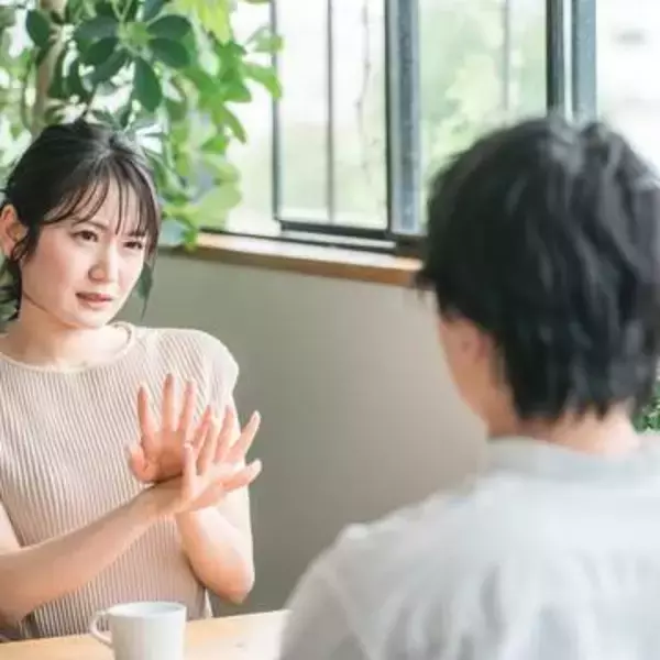 職場では好印象残す謙虚な人、婚活では不利？　「ネクタイ、すてきですね」「いや、安物ですから」→過度な謙遜は拒絶のメッセージになる恐れ【婚活スクール講師が解説】