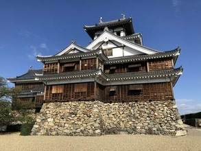 「明智光秀の城」天守閣よみがえり40年　再建前の懐かしい姿を写真で振り返る　京都
