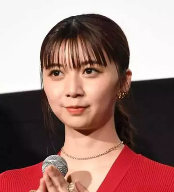 「背高いですね」"身長差"際立つ女優2ショットに反響　「差も可愛いし、2人とも輝きが」「ほぼ初対面でこの距離感…！」