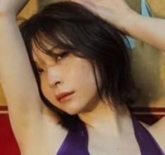 紫の変形ボディスーツやマイクロミニのメイド服　2.5次元モデルの謎の美女が最大露出の極限美