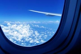 「お空にいる大切な人と」JAL機内で涙する乗客　寄り添うCAは手紙を渡した　「隣にじーちゃんがいるような感じが」
