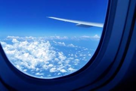 「お空にいる大切な人と」JAL機内で涙する乗客　寄り添うCAは手紙を渡した　「隣にじーちゃんがいるような感じが」