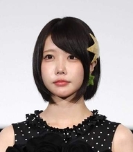 空港ロビーの椅子にパジャマ姿で腰掛けるのは…まさかの、あのちゃんが1000万超表示　「本当にこういう格好で…」「かわい過ぎ」