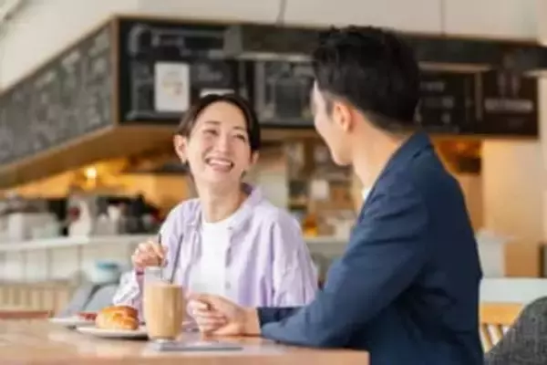 最も「幸せ」を感じる夫婦の年齢差は？　男女ともに「自分が年下」のほうが幸せを感じる人多く