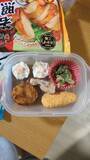 「「なんだこれ！？スカスカ弁当」冷凍食品を置いただけ…妻も笑った初日から8日で激変　料理経験ゼロの35歳男性、その変化に驚きの声」の画像1