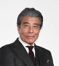 「すごい引き寄せ」ダンディーな76歳、舘ひろしが呼び止めた相手は…　意外なツーショットに「お二人とも若くてカッコイイ！」と反響