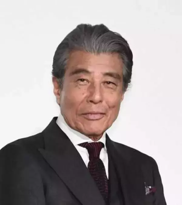 「すごい引き寄せ」ダンディーな76歳、舘ひろしが呼び止めた相手は…　意外なツーショットに「お二人とも若くてカッコイイ！」と反響