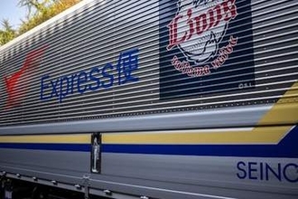 屋根も側壁も外して超ワイルド　西濃運輸を卒業したトラックがタンザニアで劇的変身　原型ゼロでも残るロゴに元親会社「胸アツ」