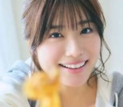 まん丸バストがくっきりのハイレグ衣装　注目アイドルが「同棲1年目」を表現　「キュンとなってくれたらうれしい」