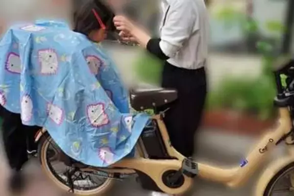 「いつかの結婚式で公開してやる」3歳娘のイヤイヤ期　“断固拒否”する姿に「かわいい思い出ですね」「私も同じことした」