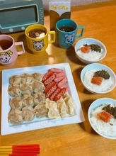 「ほんとごめんて…今日の晩ご飯これでいい？」→冷蔵庫にあったもので大皿いっぱい！　驚きの光景に、家族は大喜び 「何がダメなの？」