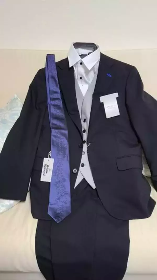 女性だけどメンズスーツ、お直しできますか？　「ぜひ店舗にいらしてください」洋服の青山の接客が神対応