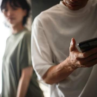 夫の不倫相手は私の妹？　実家に帰省する度に怪しい2人　こっそり電話する姿に深まる疑惑【弁護士が解説】