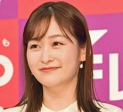 真っ赤な芸人ジャージ…日テレ退社の女性アナ、ベタベタ髪の最新ショットにネット爆笑　「フリー化の洗礼」「いったい何があった」
