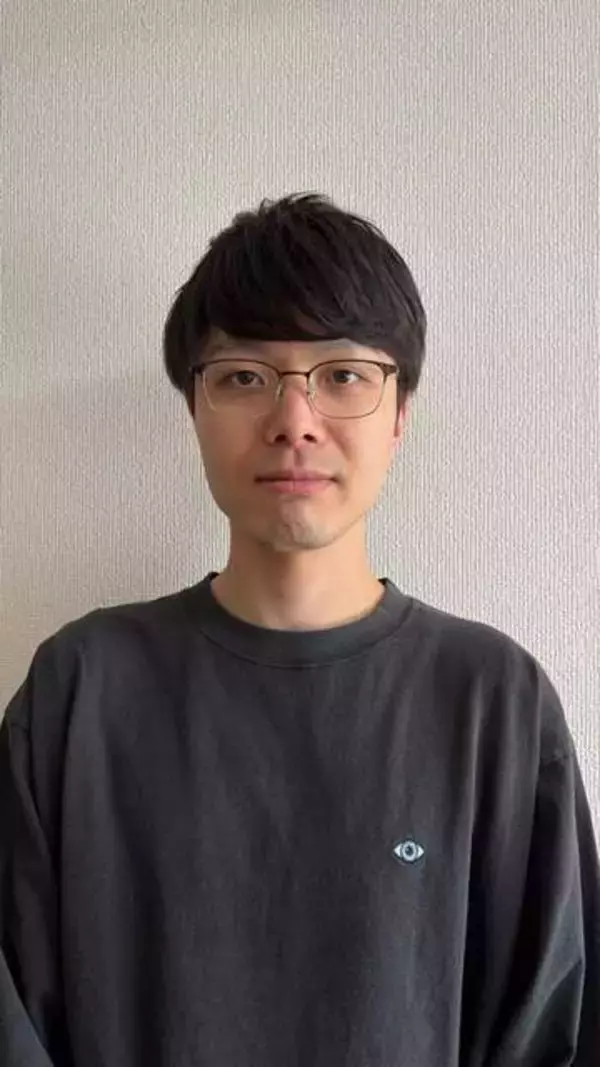 一般男性がプロに「アー写」を撮ってもらったら…服も場所も同じなのに、まるで別人！「意識高そう」「何かやってそう」