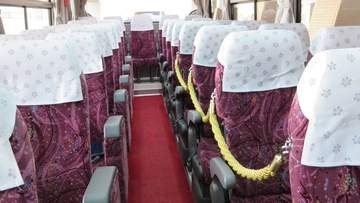 「往路のみ座席の片側がすべて立入禁止…復路は着席OK」な謎のバス　理由を知っている北海道民「座れるわけがない」
