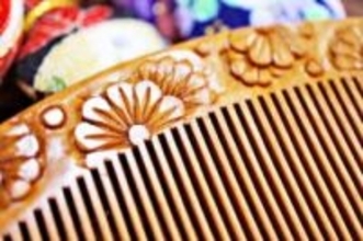 100均で「くし」を買ってアレンジ……10年経ったら！？　仕上がりに「心震える」「スゴすぎませんか」