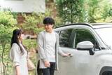 「パートナーが「高級車」に乗っていたら…男性は「経済的に余裕がありそう」、女性は？」の画像1