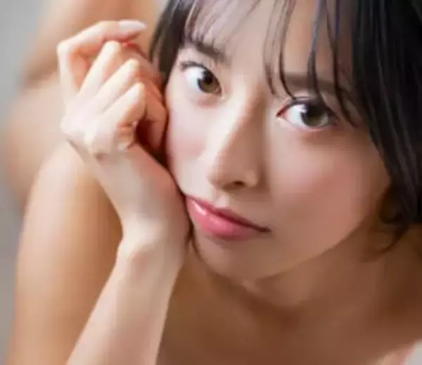 長い手足とスレンダー美ボディ　24歳女優が2年ぶりグラビア　美貌と艶に視線くぎ付け