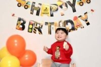 お昼寝から起きない1歳児、ママが見に行くと…意外な一面を発見！「小さいおっちゃん（笑）」