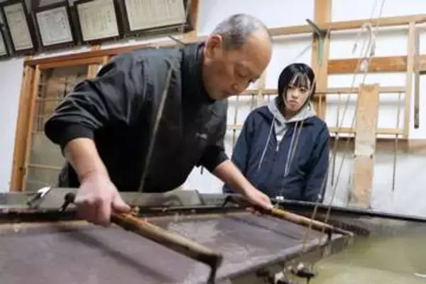 「かつての「和紙の里」に残る「最後の1軒」はママが守る　「唯一無二のこだわり」継承へ修行中」の画像