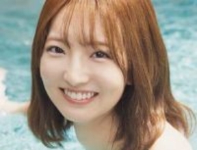 ブラの肩紐外して誘惑目線　美尻あらわのTバックショット　28歳のカープ女子がさらした“無防備ボディ”　「たくさんの初めてを一緒に感じて」