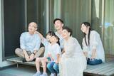 「【お盆の帰省】既婚女性の半数以上が「日常より疲れる」　気遣いや準備で深まる夫婦の温度感ギャップ鮮明に」の画像1