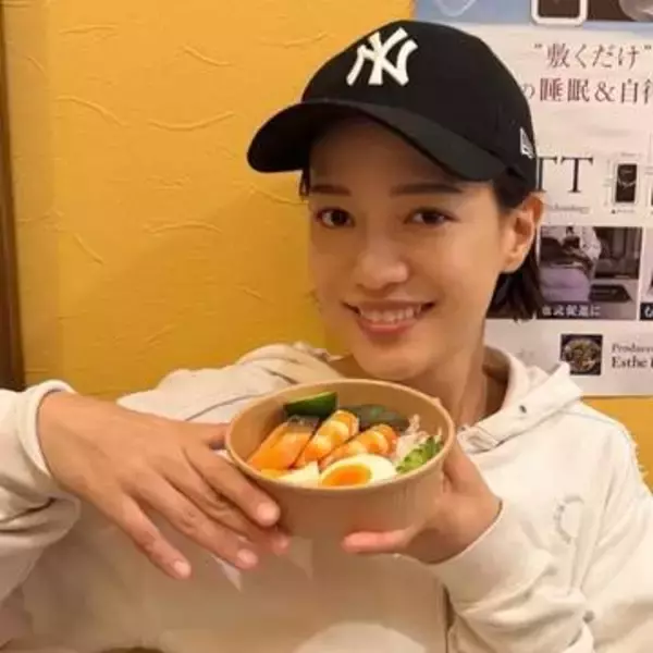 「すごおおおおお」両親は元自衛官…39歳吉本女優が「自分史上一番」の筋肉美披露　「かっこいいーーー！」「すばらしい」