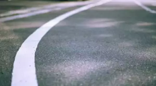運転席にも助手席にもハンドル……だと？左右にハンドル備えた「超激レア車両」の用途とは
