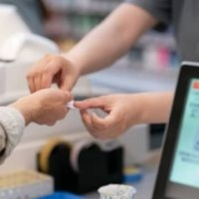 コンビニのお釣りが1000円多くてラッキー!?　店員のミスでも黙って持ち帰ると犯罪になる？【弁護士が解説】