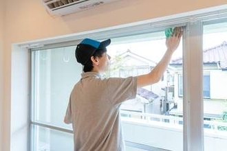 「夏休みはたくさん働いてほしい」と職場から頼まれた高2息子　バイトで稼ぎすぎると扶養を外れて税金や保険料が上がる？【FPが解説】