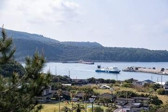 島民88人の絶海の孤島で半同棲中なのに…夫は「まだ他の女性とも知り合いたい」　怒り心頭の妻「マジでクソ男」→まさかの展開に【新婚さん】