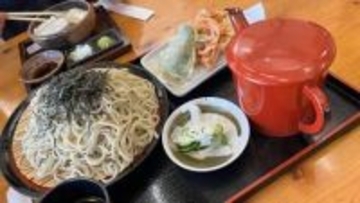 蕎麦を食べていたら、おじさんが「麺つゆで食べるの？　俺はね……」　モヤモヤに共感続出「大きなお世話」「論外ですね」