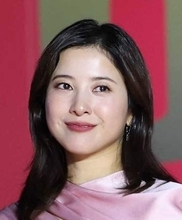 吉高由里子、「タラレバ娘」で共演した俳優仲間の来訪＆テレビ電話を報告　ネット歓喜「全員美人すぎる」「かわいいばぁばになるぞ！」