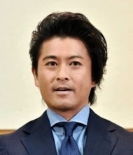 TOKIO脱退から7年…山口達也53歳、ほっそり痩せた笑顔ショット「表情が活き活きしてる」「変わりましたね」