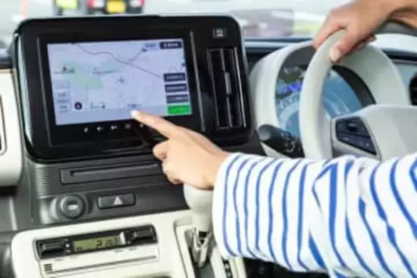 【素朴な疑問】車の売却時にカーナビの初期化は必要？　方法や査定額への影響を解説！