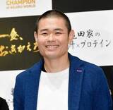 「「もう白髪は染めない」お笑い芸人54歳、坊主＆短髪からイメージ激変　最新ヘアスタイルに「グレイヘア素敵」「真似したい」」の画像1