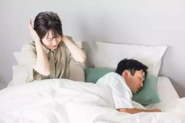 夏なのに“乾燥いびき”が急増中　熱帯夜のエアコン使用に潜む「睡眠トラブル」の実態と対策は？