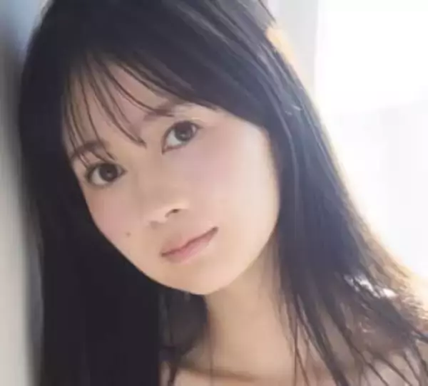 くっきりまん丸バスト＆ハイレグ　元SKE25歳美女の衝撃ワンピース水着　天使のランジェリー姿も必見