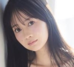 くっきりまん丸バスト＆ハイレグ　元SKE25歳美女の衝撃ワンピース水着　天使のランジェリー姿も必見