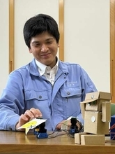 京都・舞鶴高専の学生が「気持ち表現ロボ」制作　発話の難しい子どもをサポート　「ツッコミ待ち」で会話盛り上げ役に