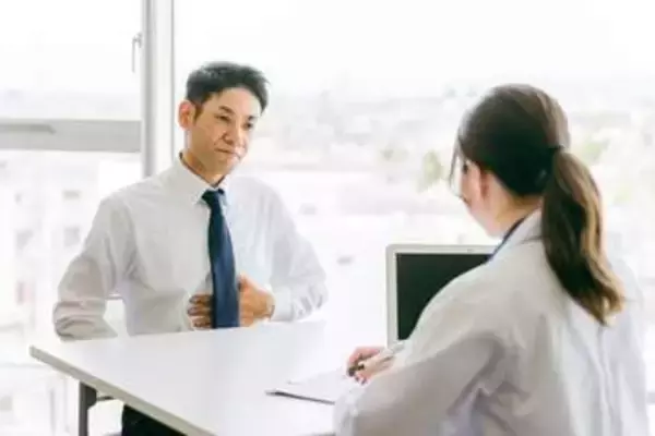 その胃の不調、実は「夏バテ」じゃない？　20代後半から始まる“胃の曲がり角”、胃に負担をかける食べ物は？