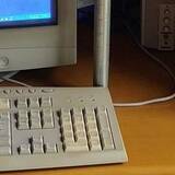 「20年前に組んだ祖父向けPC　今はゲーム専用マシンとして祖母が絶賛愛用中　「大事に使ってる、PCも喜んでますね」」の画像1