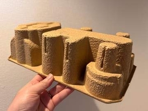 捨てるはずの梱包材が「スター・ウォーズ」の砂漠の街に　ふと思いついて裏返しただけで…もうゴミに見えません