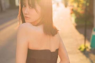 トレードマークのロングをばっさり　1st発売から2年　27歳アイドルの新境地写真集　ランジェリーカットも披露
