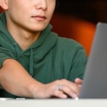 「どちらを伝えるべきか」「どこまで伝えるべきか」　LGBTQ+と発達障害を併せ持つ26歳男性、面接のたびに迷い続けた“二重マイノリティ”の就活