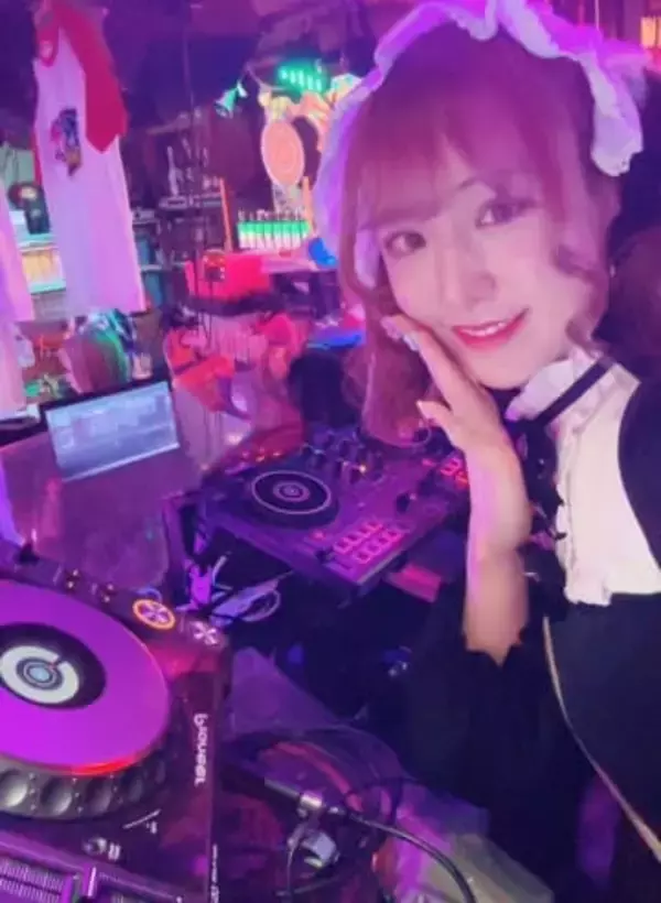 メイドカフェのバイト→地下アイドルデビューも3度の解散→セクシー女優目指すも面接で…「整形だけが唯一の希望」【元地下アイドルに取材】