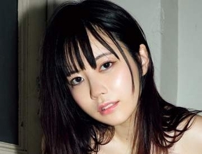 窮屈そうなワイルド黒ビキニ　東雲うみさん新味グラビアでFLASH表紙　「モチモチでメリハリ」「国宝だよ、あなたの美ボディは」